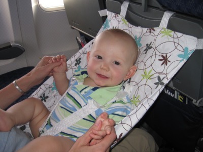 Child in lap outlet airplane